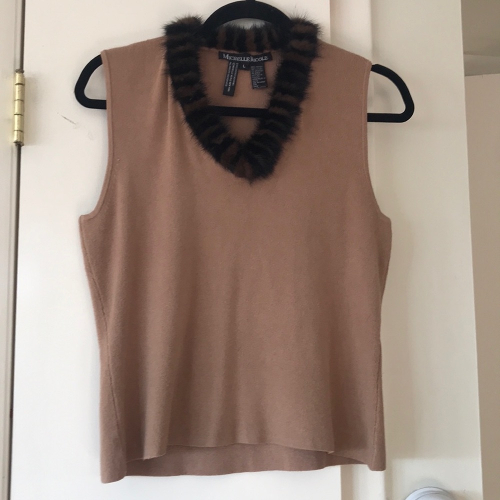 Real fur v-neck top